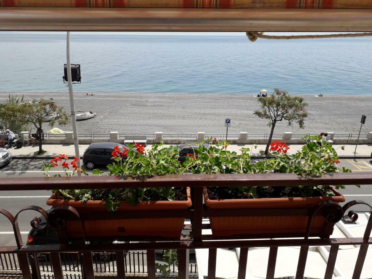 Centrocitta Beach Roccalumera Exterior foto